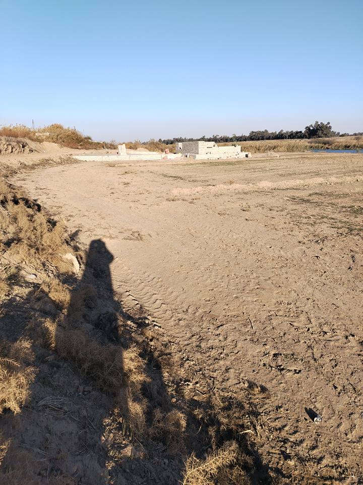 سلام عليكم دونم عقد زراعي على الشط واجهه الأرض تقريبن ٤١ متر من جهه الشط حي الحكيم قرب المجسر الميناء ومتوفر فيها كهرباء  السعر32 مليون وحالين يمه اكو بناء متنفسات باقي دونم واحد فقط الاتصال على صاحب الأرض الحاج ابو عزام الواسطي ***********
