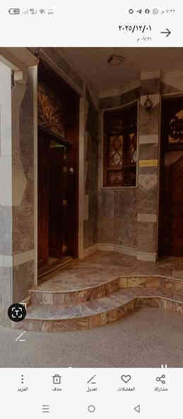 السلام عليكم بيت للبيع أو للايجار المساحة 300 متر طابو زراعي سند 25 طابقين أربعة غرف  نوم وهول وصاله ومطبخ وصحيات وطارمه العنوان شارع ستين قرب مجسر الثوره خلف حلويات ريف دمشق قريب على شارع ستين تفاصيل اكثر مكتب حكيم عبدالله للعقار والمقاولات *********** بي واتساب أو خاص موجود
