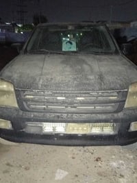 سياره للبيع شغاله وجاهزه بس ملاحظات بسيطه 25 ورقه رقم الهاتف 077124296...