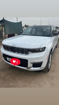 سومت ابيض موديل ٢٣ ٧ راكب بدون حادث رقم الشاصي /  ‏1C4RJJEG3P8706777 م...