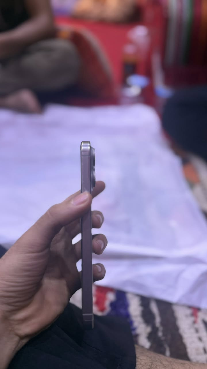 السلام عليكم
15 pro max 
بطاريه 89 مبدل بس شاشه اصليه من ابل لا تعلك ولا شي
الباقي مكفول من كلشي شاصي نضيف كلش ومغلف نانو 
العنوان بصره 
السعر 950 الف 
***********
