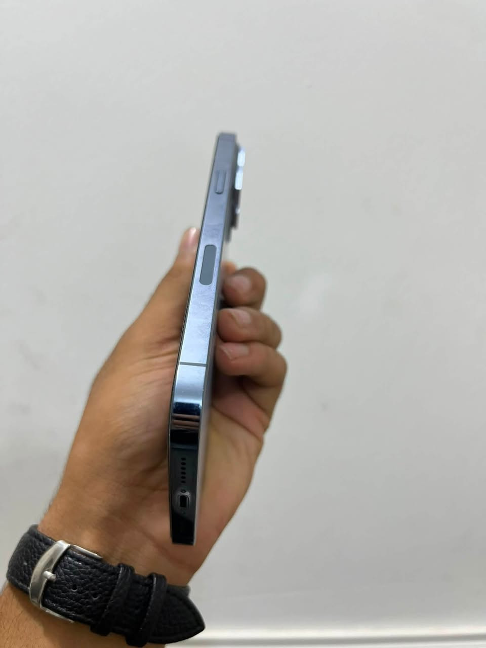 السلام عليكم ايفون 13برو ماكس مكفول من كلشي امريكي ممبدل بي شي ولا معلايه بطاريه كلشي بلادي وتر بروف وبطاريه ٨٦بلاديه وين ميعجبك افحص وذاكره٢٥٦ لون بحري  مكاني بغداد مدينه الصدر تواصل ع وتساب اتصل رقم ‪+964 778 336 3943
‬
