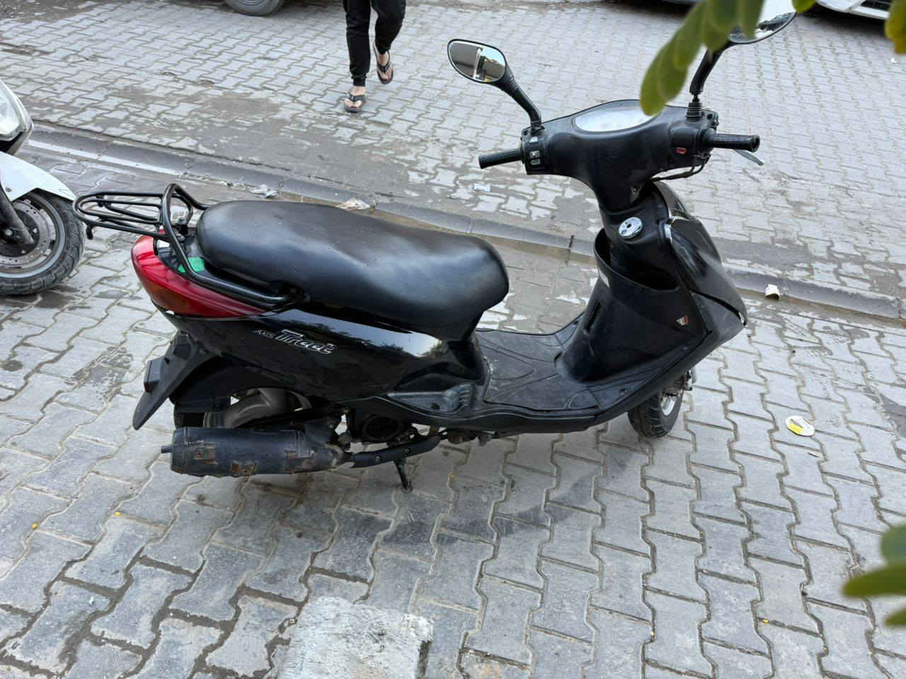 سلام عليكم دراجه بريز لايت عالي مكينه مكفوله كهربائيات كفرات ختم واحد لا بدون صبغ  كله شغال شلعه معدل نقصها واقيه صالصنه وباتري فقط البقيه كله مكفول مكينه لامجفته برغي ممفتوح بي مكاني بغداد ساحه السباع قريب ع الشورجه يم البورصه سعر ٧٠٠ وبي مجال رقمي ***********متواجد مازنجر واتساب وشكرا من الادمن واسف ع الاطاله
