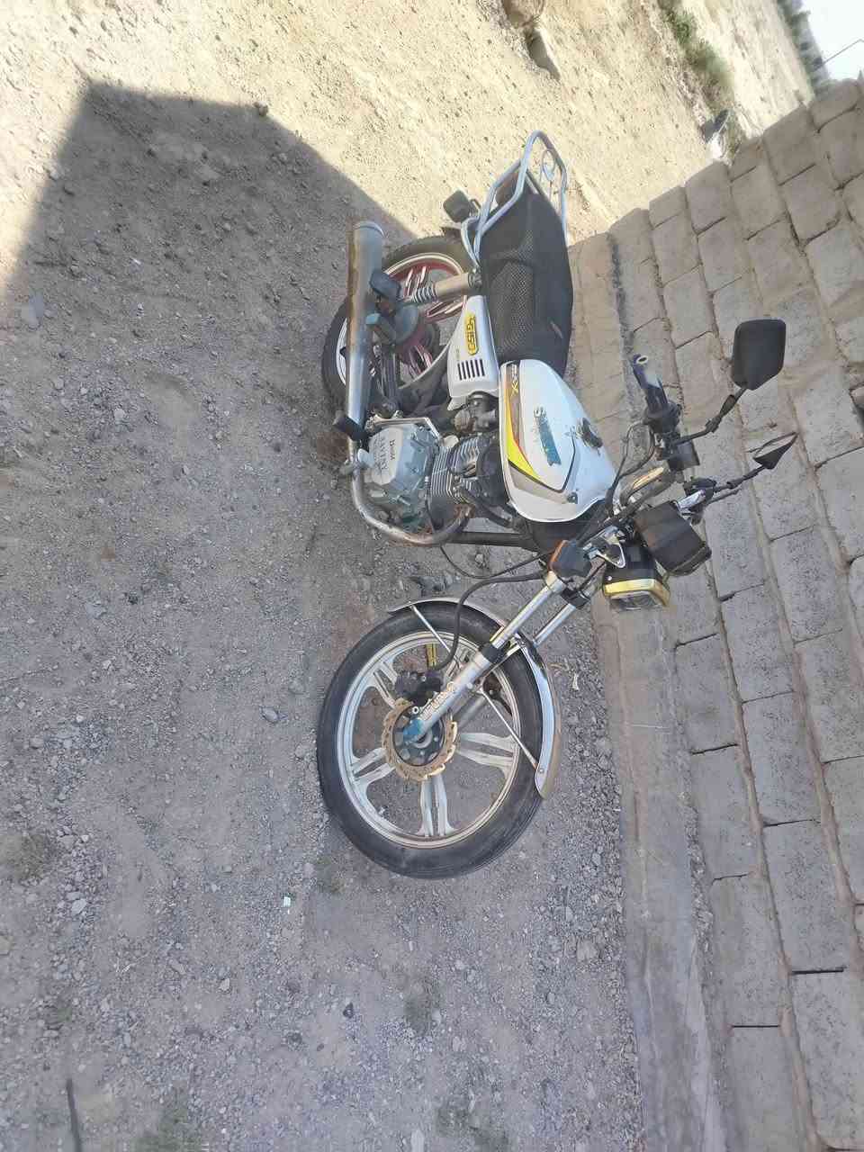 ل سيفان موديل ٢١ وراق كامله دراجه خير من الله نضيفه كهربايات شغاله سعر ٤٠٠ وبيها مجال حيل بصيط مكاني لكرمه إتصال ***********

