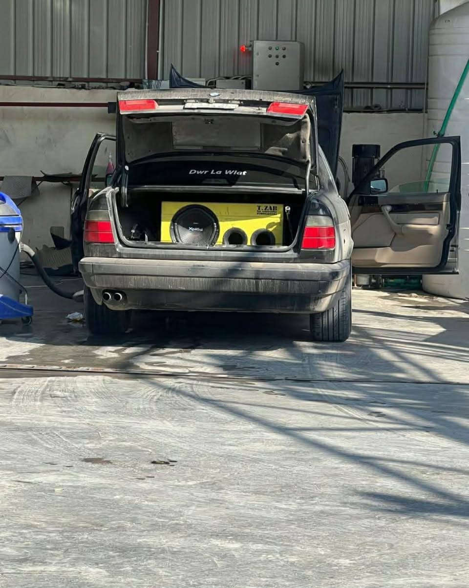 سلام عليكم  BMW للبيع فقط ✅
سياره حلوه ونضيفه ✅
مواصفاته✅
كشنات جلد بيجي✅
مكينه وكير بلادي ✅
تبريد ثلج✅
حداديه زينه✅
ويل رياضي +تخم تاير جديد✅
سياره حلوه مالت جناي ✅
رقمهه بغداد انكليزي تحويل ثاني يوم ✅
السعر 65وبيها مجال قليل ✅
الاستفسار ***********
