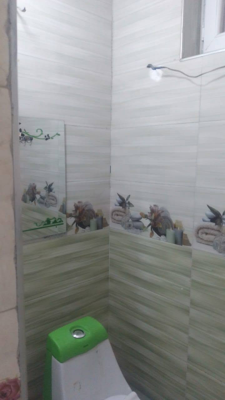 بيت زراعي مساحه 100م على شارع تجاري في منطقه الري للبيع يحتوي على صاله وغرفتين نوم ومطبخ وصحيات للاستفسار الاتصال على الرقم ***********
***********
