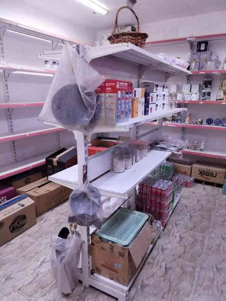 السلام عليكم  هاي رفوف محل 15متر  السعر مليون وبي مجال وباترينة الوحدة 250 الف وبي مجال المكان الرمادي شارع 20 ملاحضة اني مكلف بالنشر هذا الرقم وتواصلو وياه ***********
