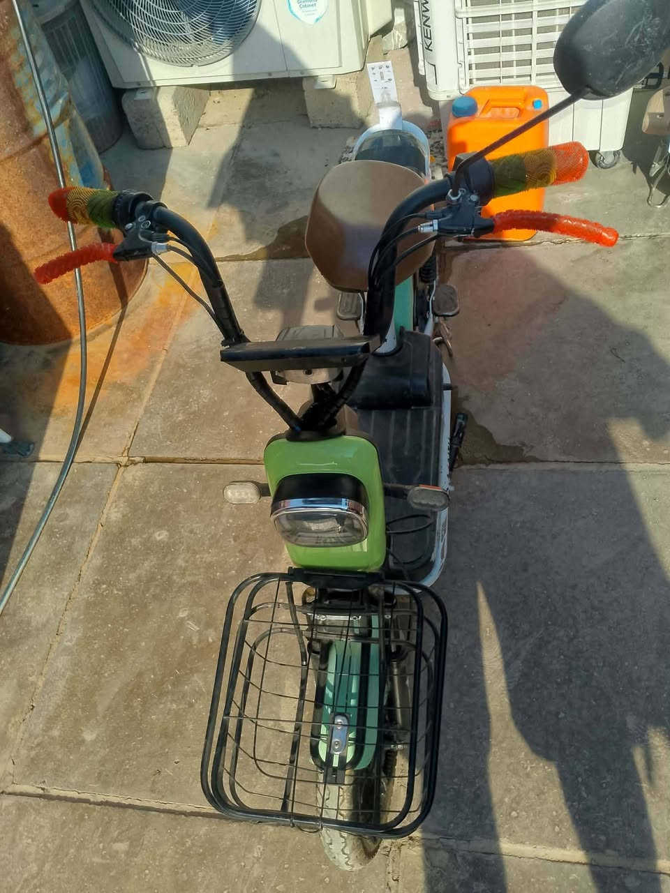 السلام عليكم درجه شحن حجم 14 ابيع هل موجود بدون بطاريات بسعر 75 الف عنواني زعفرانيه شارع معهد رقم الهاتف ***********
