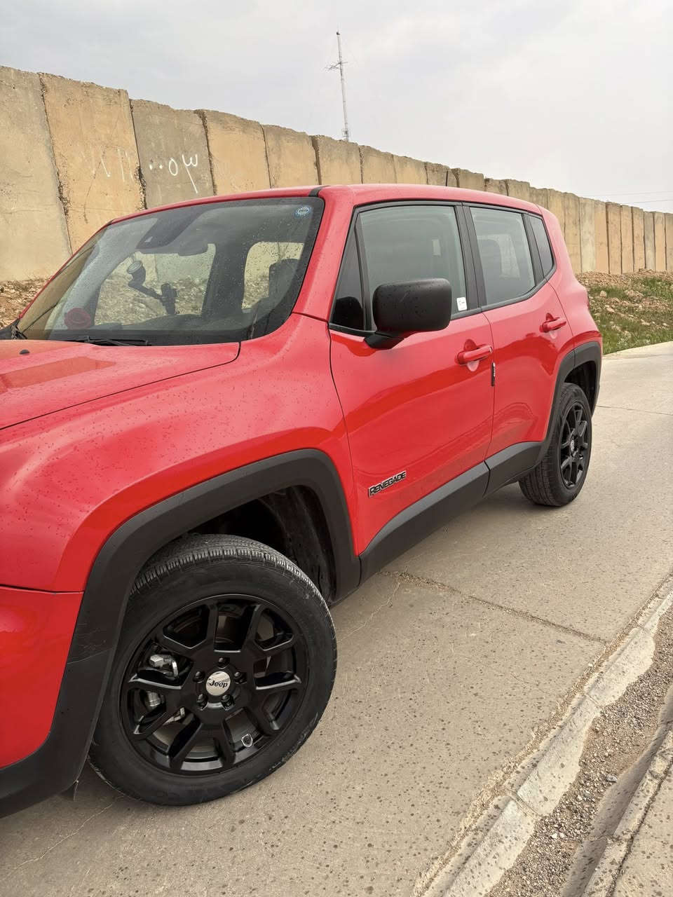 السلام عليكم جيب رنكد 2023 مواصفات لاتتيود ماشية 12mi حادث السيارة تقريباً كلين فقط شوية بارد بالجاملغ السكن السيارة بدون قطرة صبغ موجودة صورة الحادث للتواصل *********** السعر 143 وبيها مجال مكانها ديالى حانقين
