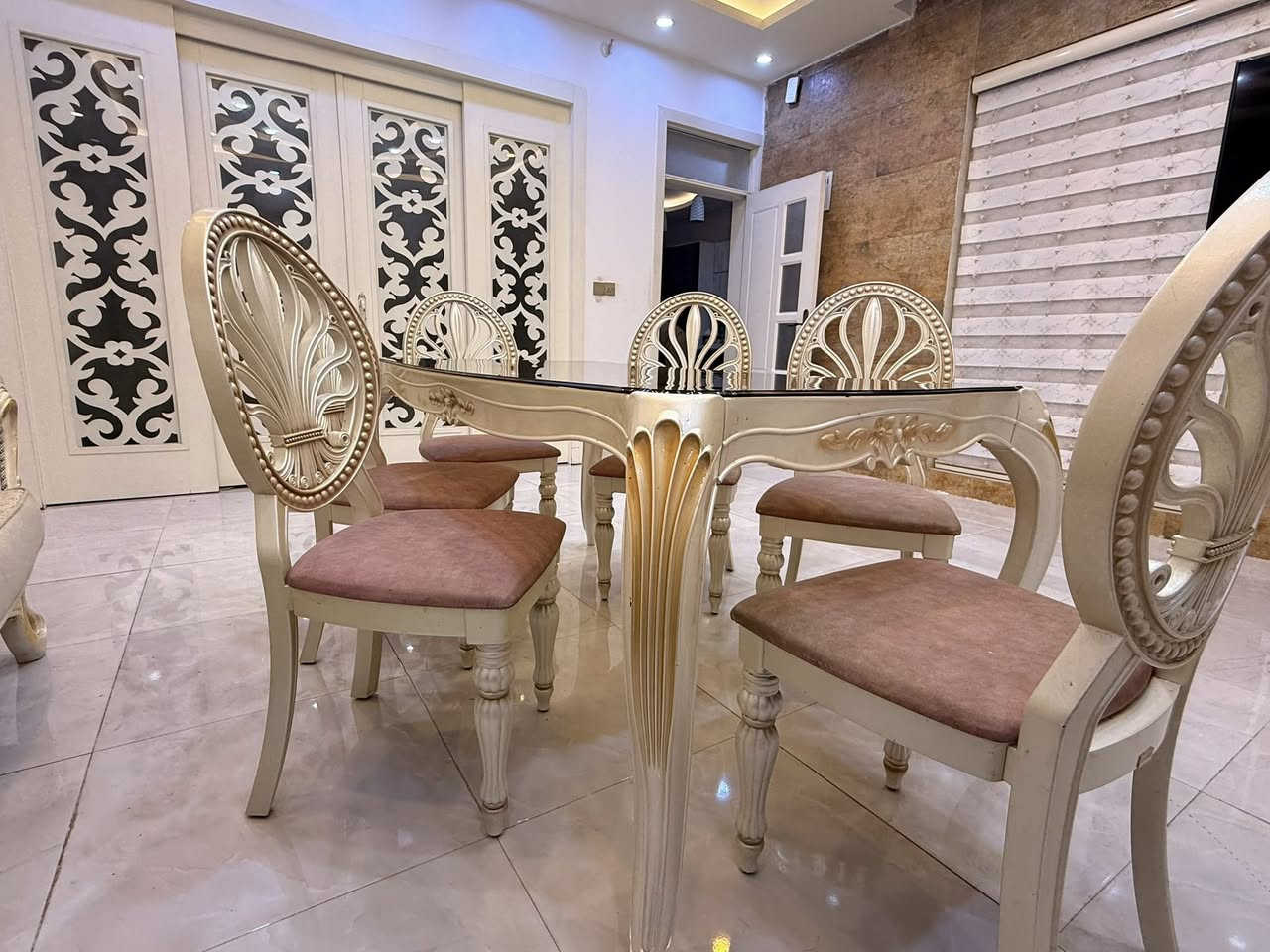 السلام عليكم. ميز. طعام.  ست نفرات.  جديد كلش. ما بي. كسر. او. شخط شرط.  سعره قفل.  ب 420 الف.  قفل.   ما عندي توصيل.     مكاني أربيل منطقة هولير نوي.     اربيل الجديده.   للتواصل. الشراي فقط. ***********
