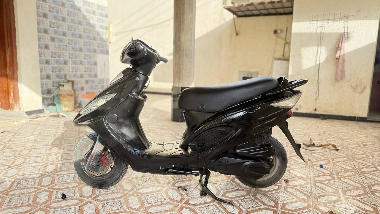 السلام عليكم
كامكو V2
موديل 2014 
مكينتها 150 مو 125 
الدراجه نضيفه وماعوزها اي نواقص
مكاني (الغراف) 
  ***********
