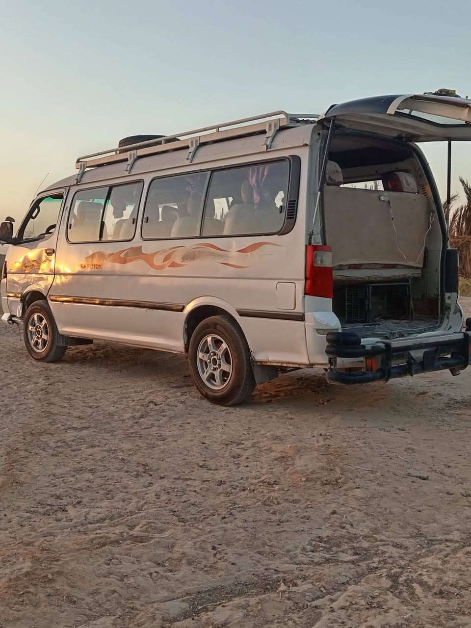 سلام عليكم ،،فاتون مديل 15 رقم كربلاء بسمي نكليزي مكفوله  ما عده لباب موضح بل صوره كير اكسن تخم تاير كهربايات شغاله كله ،سنويه لل31مصفره ربع ما مطلوبه لسعر 72 وبيه مجال مكاني كربلاء ***********
