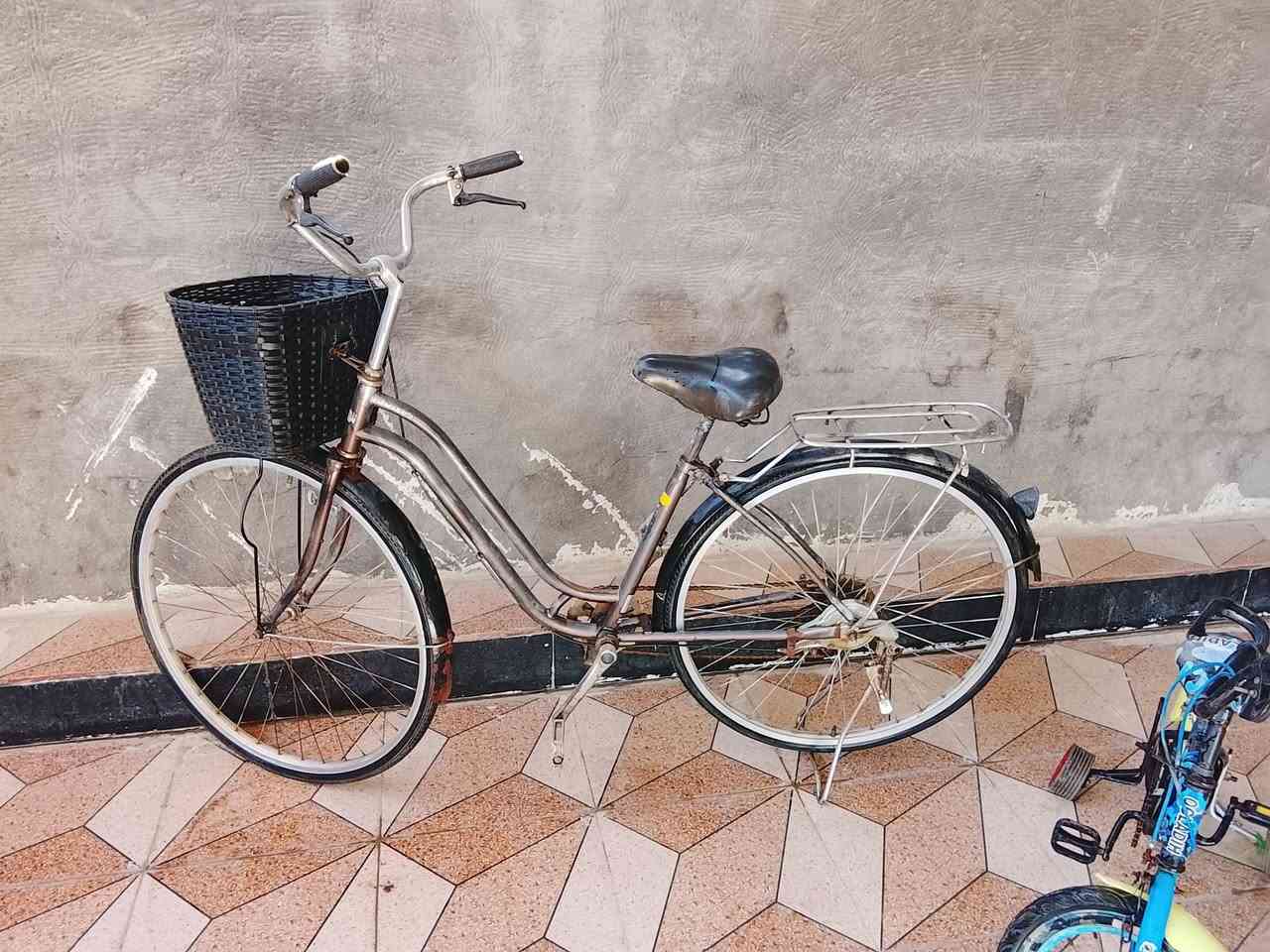 باسكلين للبيع حي الرساله قرب مطعم حماده ***********
