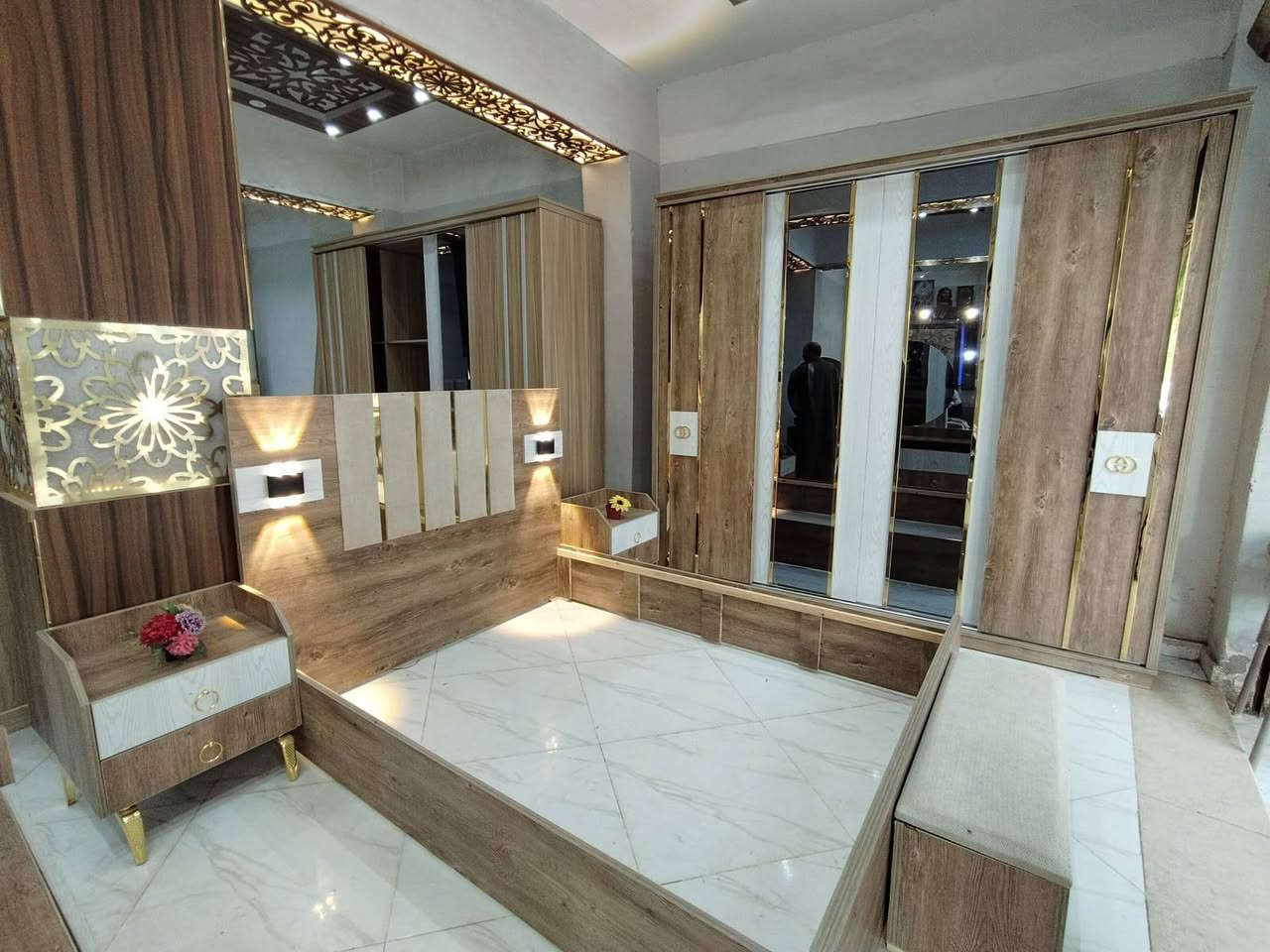 🖲️🌟غرفه النوم  ملامين Hpl🤩 🎊 لفرش شقتك لو بتدور ع غرف تستحمل وكلاسيك يبقى الغرفه دي ليك ♥️
مواصفات الغرفه 🚦
📌الدولاب عرض 250 إرتفاع 220 عمق 60سم
📌خشب كونتر قشره بره وجوه ♥️
 📌مفاتيح  والقوائم زان
📌 الدولاب من جوه تقسيم مكتبه 💌
📌استلس دهبي 
📌مريه  فامي 
📌السرير 160 فـ 195 📌التنجيد سيزرالمستورد والاستنلس الدهبي
📌2 كمود عرض 50سم عمق 40سم 
📌تسريحه120سم عمق 40سم +مريه بليد 🎊🥰
الادرج ع مجره تركي ♥️
الهديه //بنكت 🎊 🎁 
الاكسسوارات 🎁🎊
📌ملحوظه هامه الضهر كونتر 🤘


**إذا كنت صاحب هذا الإعلان وتريد حذفه لأي سبب، رجاءا أرسل رسالة إلى الدعم الفني**