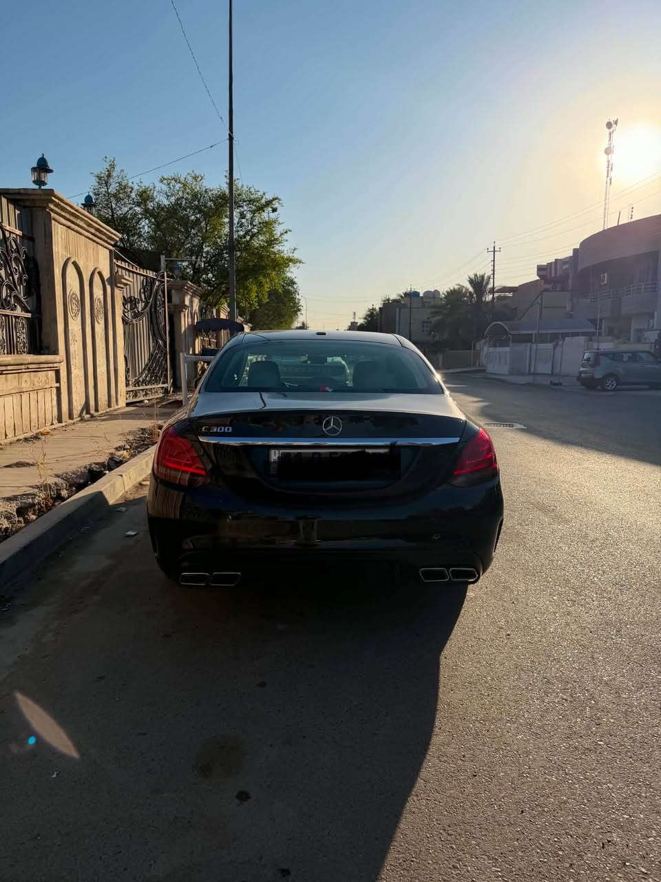 السلام عليكم 
للبيع 
مارسدس  
C300 
موديل 2021 
فول موصفات 
ماشيه 52 الف كيلو 
مكينه 2000 تيربو 
مغلفه PPF 
حادثها جاملغ خلفي معدل ومصبوغ وبيها قطعتين تبديل نفس لون بدون صبغ 
 بدون دواخل بدون ايربك 
صفر مسج 
رايدها ب 245
مكان بغداد الكرخ 
*********** بغداد, العراق
