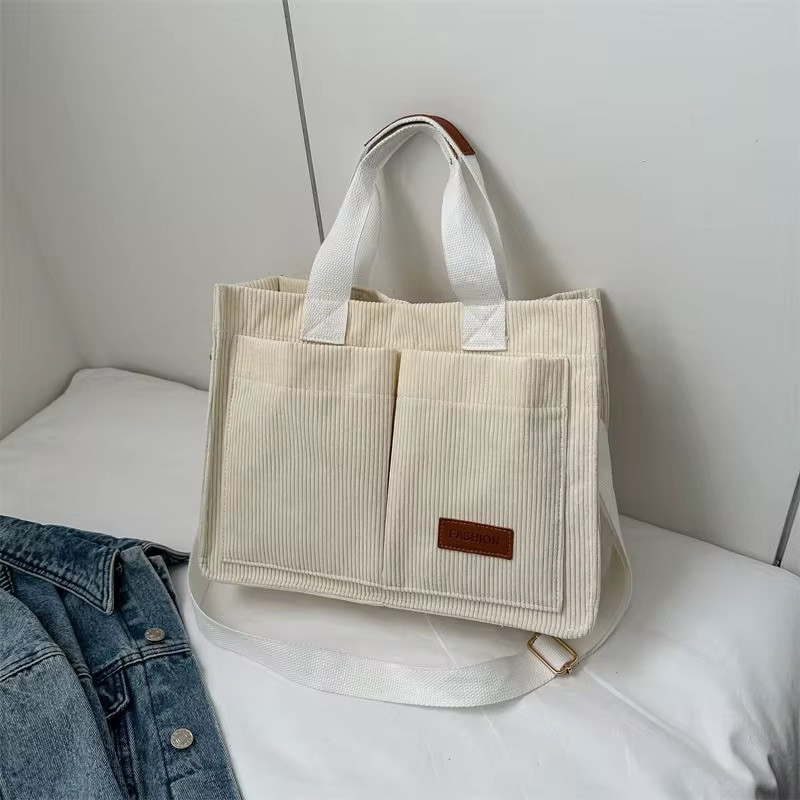 ✨ شنطة كوردروي أنيقة وعملية ✨

🤍 لون كريمي هادئ يليق على كل الإطلالات
👜 تُستخدم كشنطة يد أو كتف
📦 واسعة ومناسبة للجامعة، الدوام والمشاوير اليومية

💰 السعر: ٨,٠٠٠ د.ع فقط
🚚 التوصيل: ٤,٠٠٠ د.ع لجميع محافظات العراق
✅ ضمان فحص القطعة أمام المندوب

سعرها لطيف وشكلها مرتب ويطلع حلو على اللبس اليومي 🤍

#اكسبلور_فولو #اكسبلور_explore #حقيبه #جنط #trend


**إذا كنت صاحب هذا الإعلان وتريد حذفه لأي سبب، رجاءا أرسل رسالة إلى الدعم الفني**