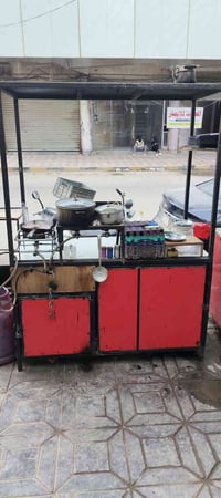 ميز للبيع الطول مترين والعرض 90 تسكام درجه أولى يصلح ميز شاي أو ريوكات...