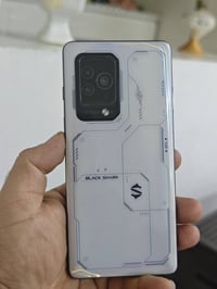 بلاك شارك ٥ برو • ١٢/٢٥٦ • شاشة ١٤٤ هرتز