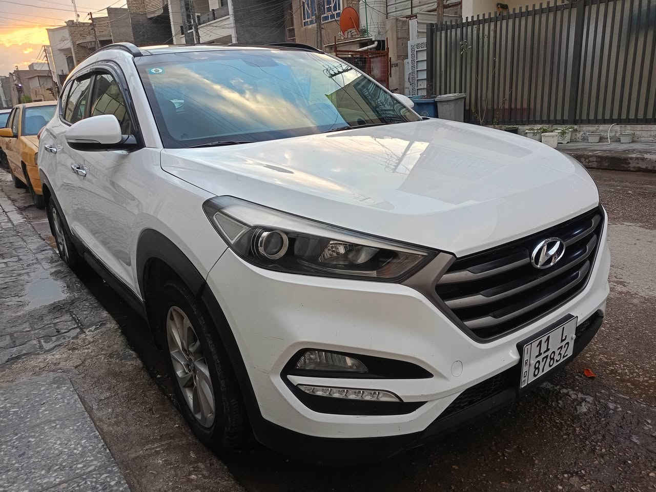 توسان 2016 خليجي السيارة مكفولة من الضربة والصبغ فول مواصفات ماشية 127 السيارة مكفولة من محرك لاتبخير ولاتنقيص وكير وتبريد وصدر وتاير مابيها نقص السعر 165 وبيها مجال اي استفسار الاتصال
*********** 
مكاني بغداد
