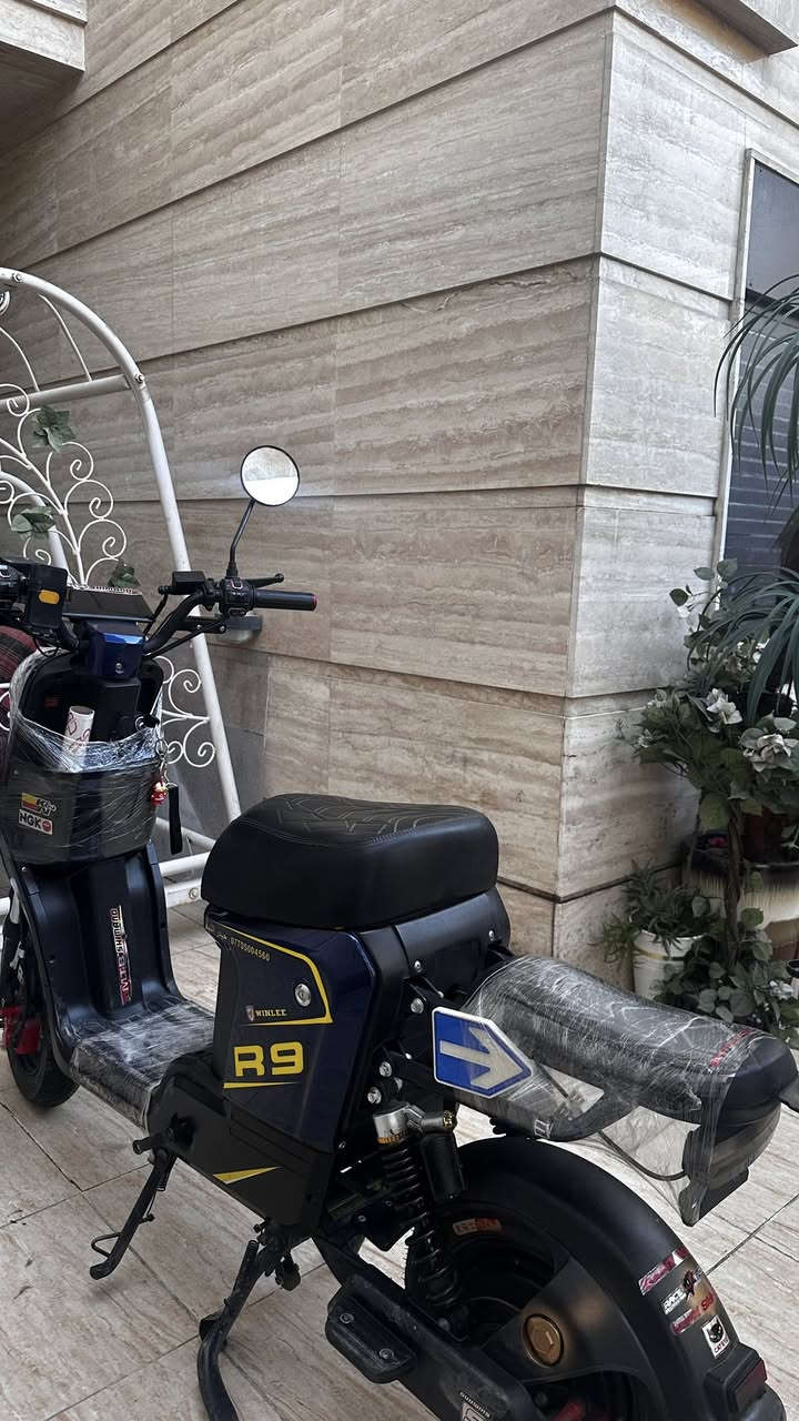 سلام عليكم دراجة شحن نوع r9لون الأزرق دراجة نظيفة مثل ما موضح بالصورة مكاني شارع فلسطين  الرقم ***********
