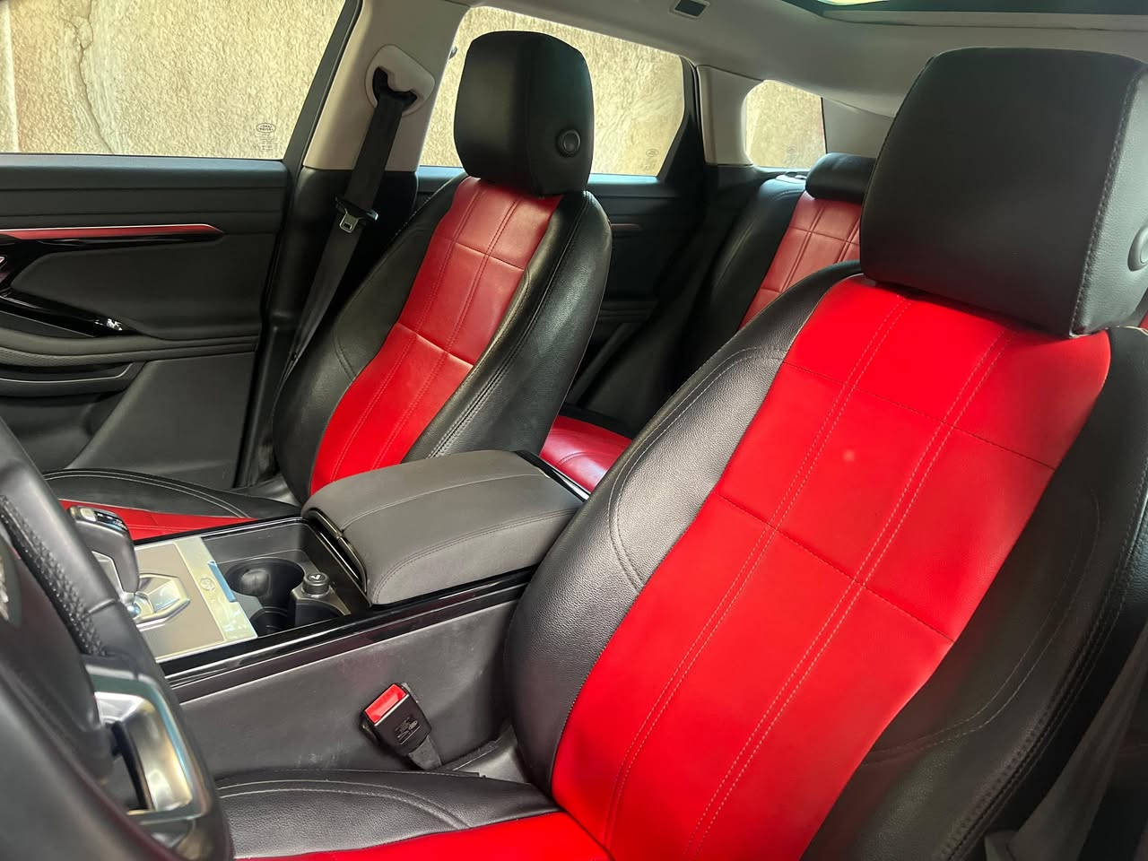 رانج روفر ٢٠٢٠ ايفوك خليجي مرقم بغداد وبأسمي استلام شركة محرك حجم ٢٠٠٠ تيربو ماشية ١٩ الف كم
 رقم بغداد
حجم المحرك 2000 تيربو
سيارة جديدة :
بصمة سقف بانوراما / جلد لونين /
/ حساس امامي خلفي / اشاير بالمرايا / شاشة كبيرة / درايف مود /
فرامل الطوارئ التلقائية / مثبت السرعة /تراكشن كنترول / كاميرا خلفية
السعر ٢٨٥٠٠ $ من الاخير. 
بغداد الاعظمية شارع الضباط.
للاتصال ***********
