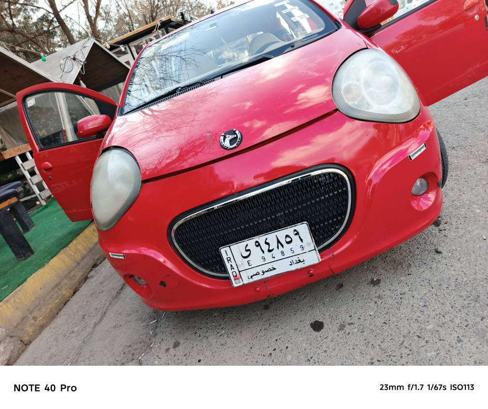 جیلی پاندا مۆدێل ۲۰۱۳ ئۆتۆماتیک 
بێ دەعم بێ لێدراو تەنها کاڵبونەوەیەکی کەمی هەیە 
سەیارەیەکی بێ مەسرەف ماڵی دۆست زۆر کەم بەنزین ئەخوات گێڕو مەکینە کۆرۆلا ئاوێنە ئیشارەت ئاوێنە کارەبا چوار تایەو ویلی لۆکی لەسەرە کامل کارەبای بەشەرت 
ڕەقم جنوب بەشەرتی ئەوەلیات  بەڵام تەحویل ناکرێت .
نرخی 37 گەڵاو مەجال *********** دهوك, العراق
