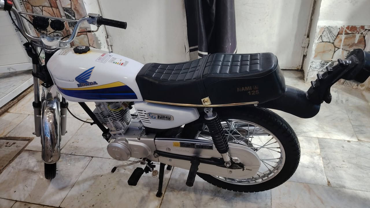 دراجه للبيع نامة اصلي مكان ناصرية مركز سعر 650 رقم الهاتف ***********
