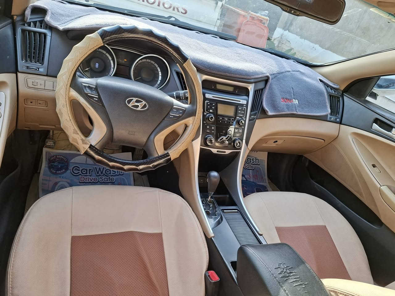 أفلح من صلى  على محمد وعلى آل محمد 

خليجي
٢٤٠٠ دوش
ما بيها ضربة 
الكير و المكينة ما مفتوحة 
١٤٥ الف كيلو 
صدر جديد 
دوشمة جديدة 
منظومة تبريد و فريز جديدة 
تايرات جيدة
٢٠١١
بانوراما 
مري شفط
بدون ضربة 
بس راشها راعيها السابق كلير للحفاظ على الصبغ حسب تفكيره
وجاي يتكشر و يطلع الصبغ الأصلي ابيض ناصع 
تنفحص على القلم فقط تعديل بسيط جوة المراية مال باب السايق  تقريبا دائرة ٢٠ سم و بيها جرد صغير بالبنيد مكحلة كد ٥ سم
باقي السيارة كاملة و مال جناي اريد ابيعها اخذ أحدث

السيارة باسمي 
السعر المطلوب ١١٥ 
***********
مكاني زيونة

و ربي يوفقكم
