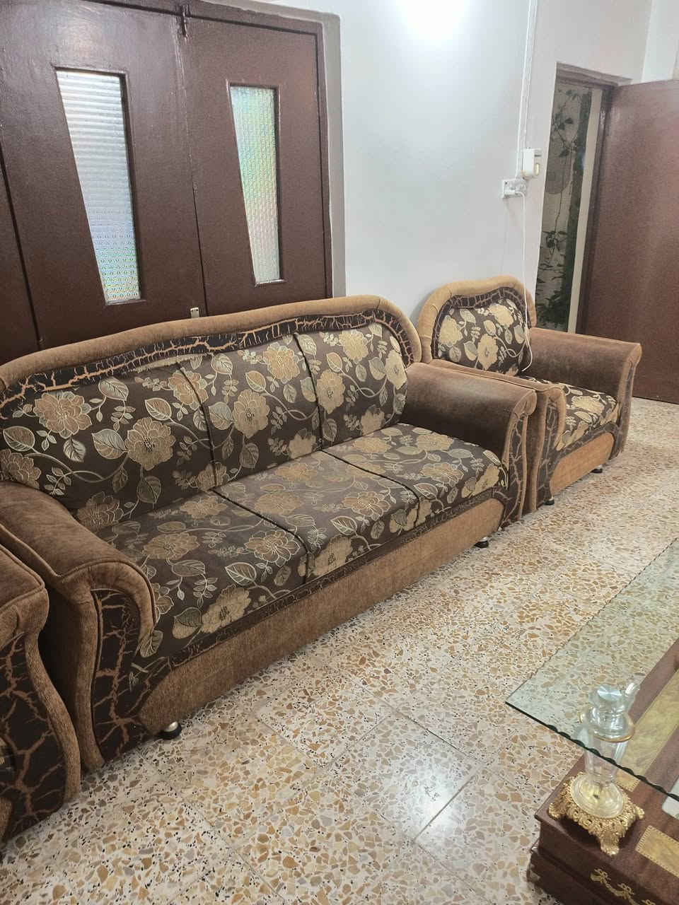 المعروض تخم كامل و ميز زجاجي وخشبي


**إذا كنت صاحب هذا الإعلان وتريد حذفه لأي سبب، رجاءا أرسل رسالة إلى الدعم الفني**