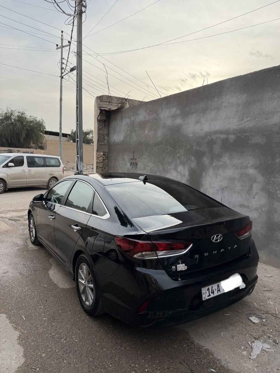 سلام عليكم سوناتا موديل 18 وارد امريكي للبيع سيارة جاهزة من كلشي مابيها اي نقص محرك كير خير من الله تايرات جدد تخم كامل حداديه جديده كلشي جاهز تبريد ما شاء الله خير من الله السيارة بيها 3قطع 
فول مواصفات ماعدا الفتحه 
بصمة 
رادار جانبي 
مثبت سرعة 
كامره خلفيه 
حساس تاير 
كشن كهربائي 
كشن تدفئة 
مانع نزلغ
وبعد بيها مواصفات 
السيارة بسمي رقم بصرة الجديد هزه جديده 
تحويل يوم ثاني 
العنوان البصرة 
السعر 137 وبي مجال
رقم الهاتف (***********) ابو الخصيب, البصرة
