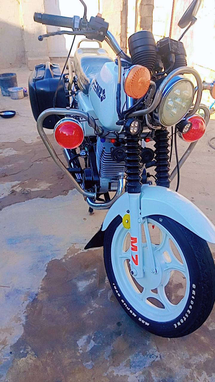 السلام عليكم MZ البيع نضافتهه 95 موديل 82 بدون الشراي يراسلني خاص السعر 5مليون رقمي ***********
