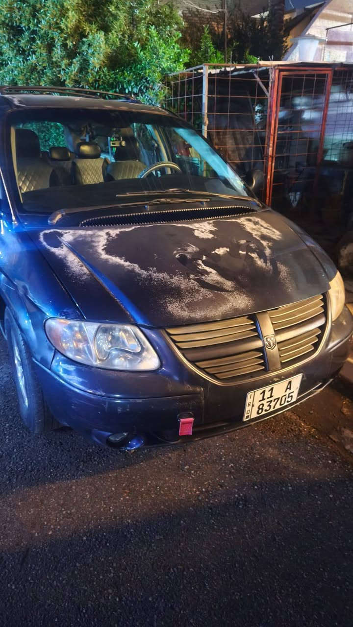 السلام عليكم اخوان 
للبيع دوج كرفان 2007 مواصفاتها 
ابواب كهرباء +الجنطة كهرباء ثلاث قطع تبريد  شغال كشنات بلع خمسة ويل كب الكاعية مغلفة جلد كير محرك حلوات  لاصرف ولاتنقيص رقم  انكليزي السيارة باسمي بيها طخة بالباب السلايد جهة اليمين موضحة بالصوره القمارة والبنيد جارد السيارة موجودة بحي الجهاد  السعر 75 ورقة وبيها مجال للاستفسار الاتصال على الرقم ***********
