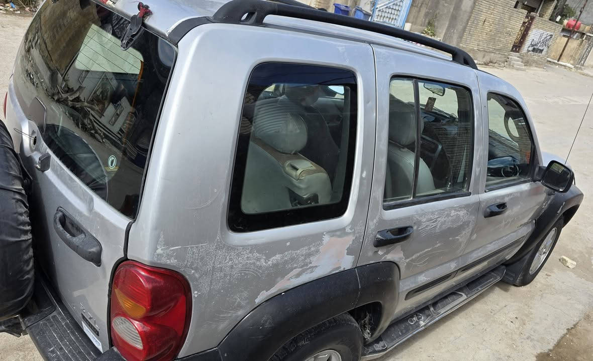 سيارة جيب ليبرتي موديل 2004 
كير ومحرك ففتي 
تبريد شغال
كهربائيات كاملة ما عدا الجامات خلف السائق 
سنتر لوك شغال
رقمها بغداد السنوية باسمي
السعر :55 ورقة 
العنوان :بغداد -  مدينة الصدر
التواصل : ادخل خاص


**إذا كنت صاحب هذا الإعلان وتريد حذفه لأي سبب، رجاءا أرسل رسالة إلى الدعم الفني**