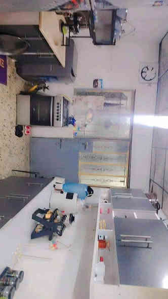 سلام عليكم بيت تجاوز للبيع
مكانه ابو دشير ثاني شارع بسواق الرياض 
قريب عل تبليط او فارغ نفس الدقيقه اسلمك البيت 
مجاري عل رئيسي ماء كهرباء سحب نت كله جاهز 
مابي اي نقص نضيف اشكد متدخيل سقوف ثانويه 
السعر 11او بي مجال

غرفتين نوم وستقبال مع خدمات كامله 

اذا اتحبون اكو قسم من الغراض اويا هم للبيع 

الاستفسار
***********بي واتساب
ملاحضه غير متواحد عل تعليقات ولا عل ماسنجر 
عل رقم حصراً تحياتي للجميع بغداد
