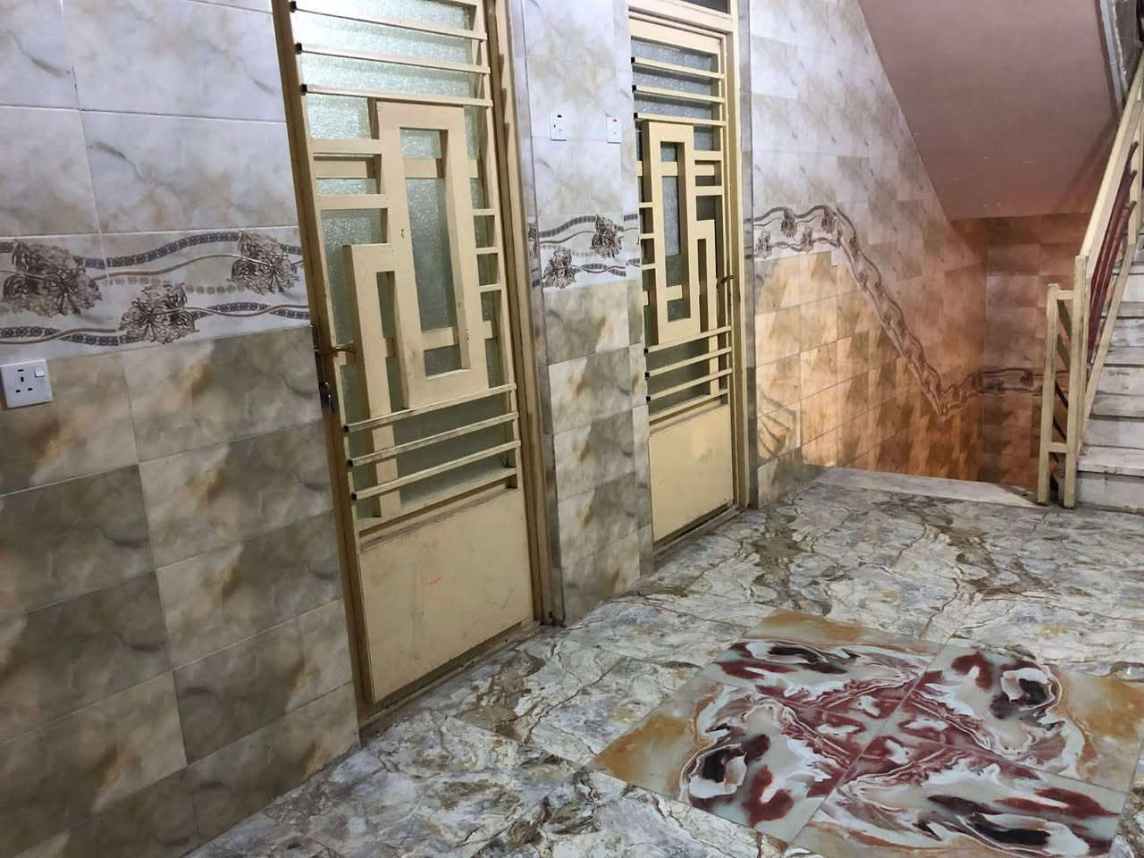 شقه سكنية طابق اول للايجار
بسعر 225 الف تواصل على رقم حي البعث كربلاء 
تصلح ان تكون اقسام داخليه 
الشقه تتكون من : غرفه + صاله+مطبخ+ صحيات 
بناء وجديد ونظيف جدا
ويتوفر فيها خدمات : خط مولد ذهبي + سخان ماء + ماطور ماء وخزان + كاونتر وطباخ + كامرات
تتوفر في المنطقه جميع الخدمات
ملاحظه: نعتذر عن الايجار لغير العوائل الصغيرة
اجور المولد والوطني والماء ليس من ضمن سعر الايجار
العنوان: كربلاء حي للغدير - بدايه ركن حي الغدير ، سايدين ساحتات التارتان ، قرب اساله ماء العتبة  
للستفسار 
‏‪***********‬‏
@إشارة
