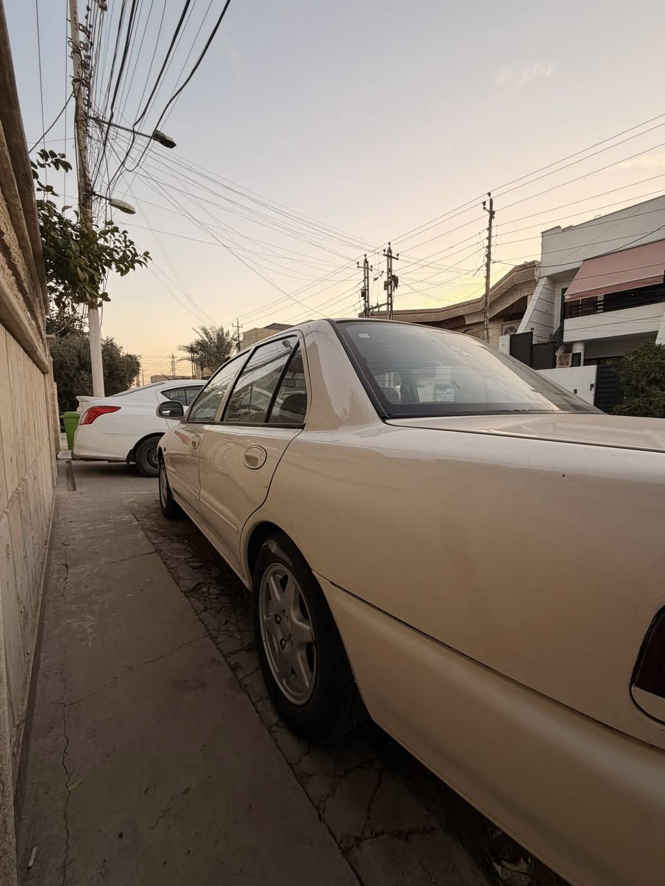 بسم الله توكلنا على الله
بروتون  قطعه نادره بحاله الوكاله مكفوله من كل شي لا صبغ لا تبديل  بلاديه رقم بغداد مميز  وهزه جديده
مكينه كير ناعمه ونشطه بدون تبخير 
التبريد شغال سنتر لوك شغال جام كهرباء 
غرفته جديده بدون فطور
سياره مثل الصور واحله
لجناي كلشي اكو بسوك
السعر المطلوب 70 ورقه 
السياره 2004

بغداد الكرخ  ***********
