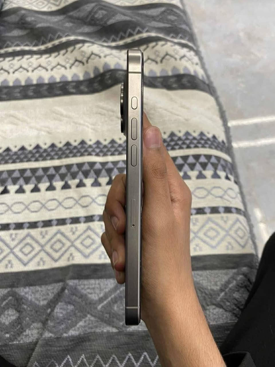 15 برو ماكس للبيع 
ذاكرة 256
بطارية (85)🔋
ماستر AA/A
مبدل(شاشة 3 خيارات وظهر فقط)
نظافتة 100/100
السعر:725 وبي مجال حك الجية 
العنوان: بغداد:مصفى الدورة 
للاتصال:***********
