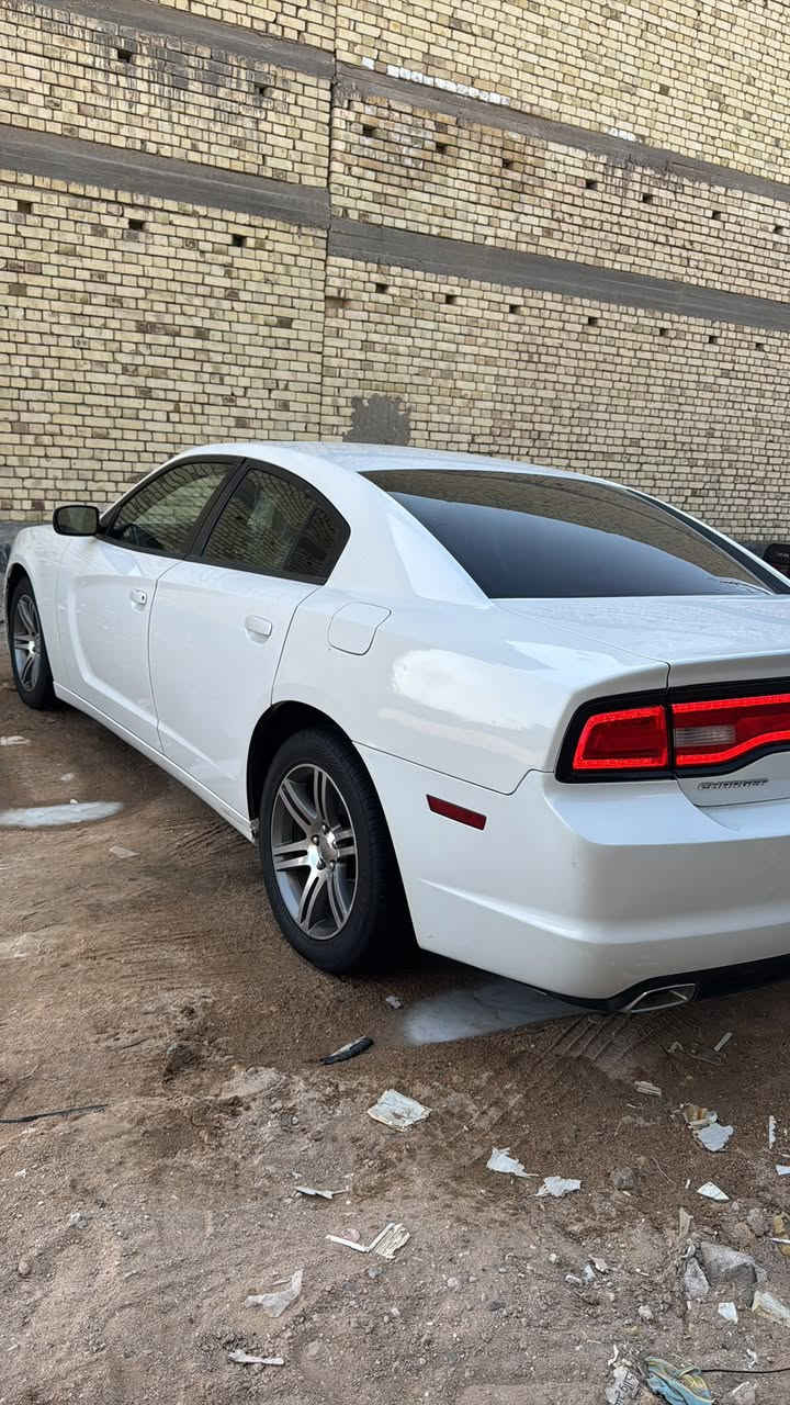 سلام عليكم جارجر ابيض صدفي  مديل 2014 اصل  بصمات 2 ((((((((((كفالة كص ضربة فتح سياحة صبغ قطعتين فقط سيارة ادوات حديدة العنوان البصرة ***********
