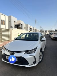 للبيع كورلا 2023ساز السياره فتحه وبصمه شاشه كبير هاند بريك يدوي السيار...