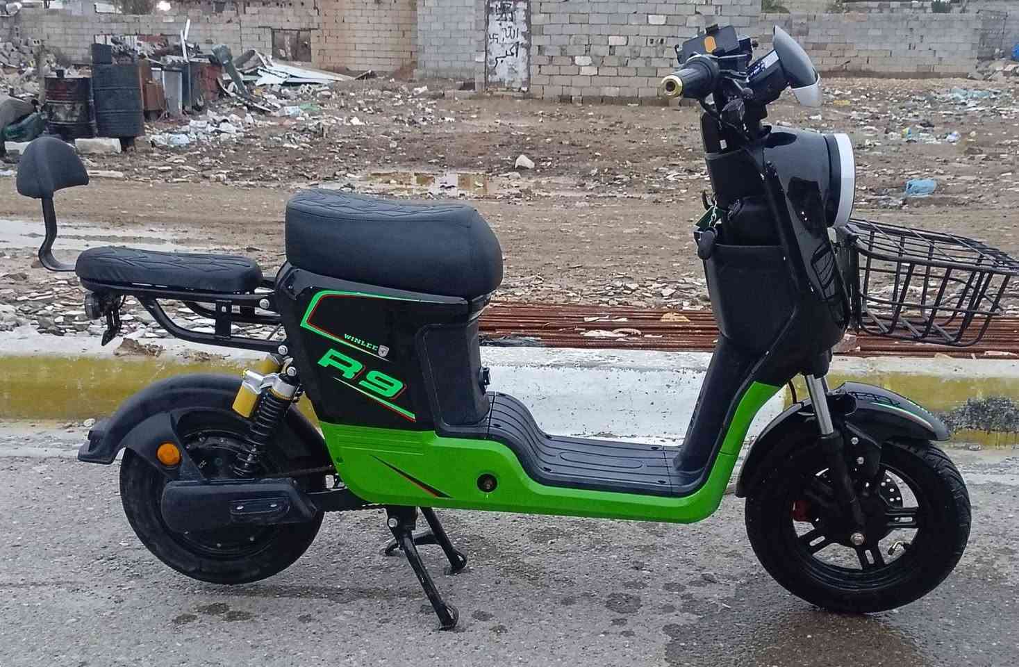 🚲 دراجة شحن R9 موديل 2026 للبيع 🔥
الدراجة نظيفة جداً واستخدامها خفيف
🔋 بطارية قوية وتشحن تمام
⚡ أداء ممتاز ومناسبة للاستخدام اليومي
🚀 تشمي لحد أقصى 109
💯 كلشي بيها شغال وما تحتاج شي

🎁 كاملة الملحقات
✔️ شاحنتها الأصلية
✔️ مرايا 
ℹ️ بيها خدش خفيف بسيط مثل ما موضح بالصور، وما يأثر على الأداء  ℹ️
💰 السعر: 600الف و بيها مجال
📍الموقع: بلدروز البوابة قرب مدرسة شهداء بلدروز الابتدائية
للاستفسار مراسلة خاص 💬


**إذا كنت صاحب هذا الإعلان وتريد حذفه لأي سبب، رجاءا أرسل رسالة إلى الدعم الفني**