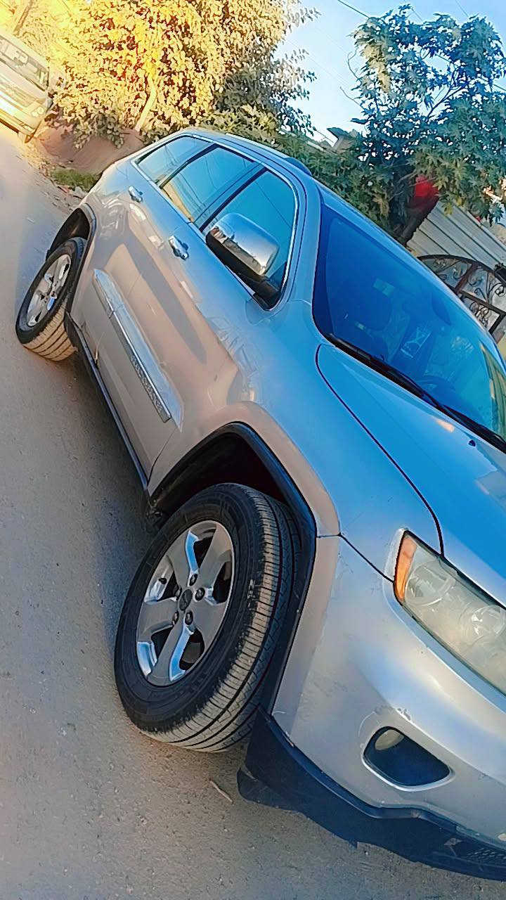 سلام عليكم جيب شيروكي سياره فول فتحه موديل 2012 رقم بغداد سنويه 2030 بسمي سياره مكينه و كير و  حداديه تخم تاير جديد سياره جديده بيها قطعتين صبغ بس جاملغ خلفي بدون دواخل بس صبغ و بنيد صبغ سياره 148 بيها مجال *********** واتساب ترهم مراوس بسياره أقل سعر
