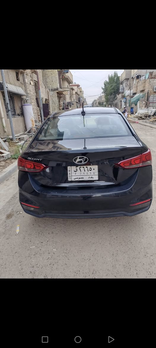 اكسنت ٢٠١٩ وارد امريكي ماشيه ١٣٠ الف مكينه رنك ضعيف تنقيص بسيط كير مكفول من امريكا فقط تبديل دعاميه وبالعراق حادثها جوه الدعاميه الخلفي معجون ومصبوغ ومرشوش فوك كلير علمود توحيد اللون  باب عكس السايق شويه بي بارد و٣ رصعات بالباب مال سايق ينرادلهن بارد   ب100 وبيها مجال بسيط
