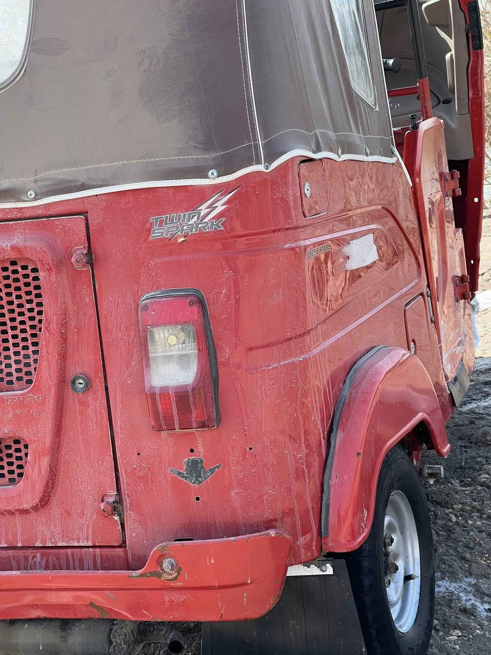 بيه ضربه بين الغوده ضربه خفيفه والباقي كفاله
مكاني سوق الشيوخ  *********** 
سعر 8و300 وبيه مجال حك جيه
