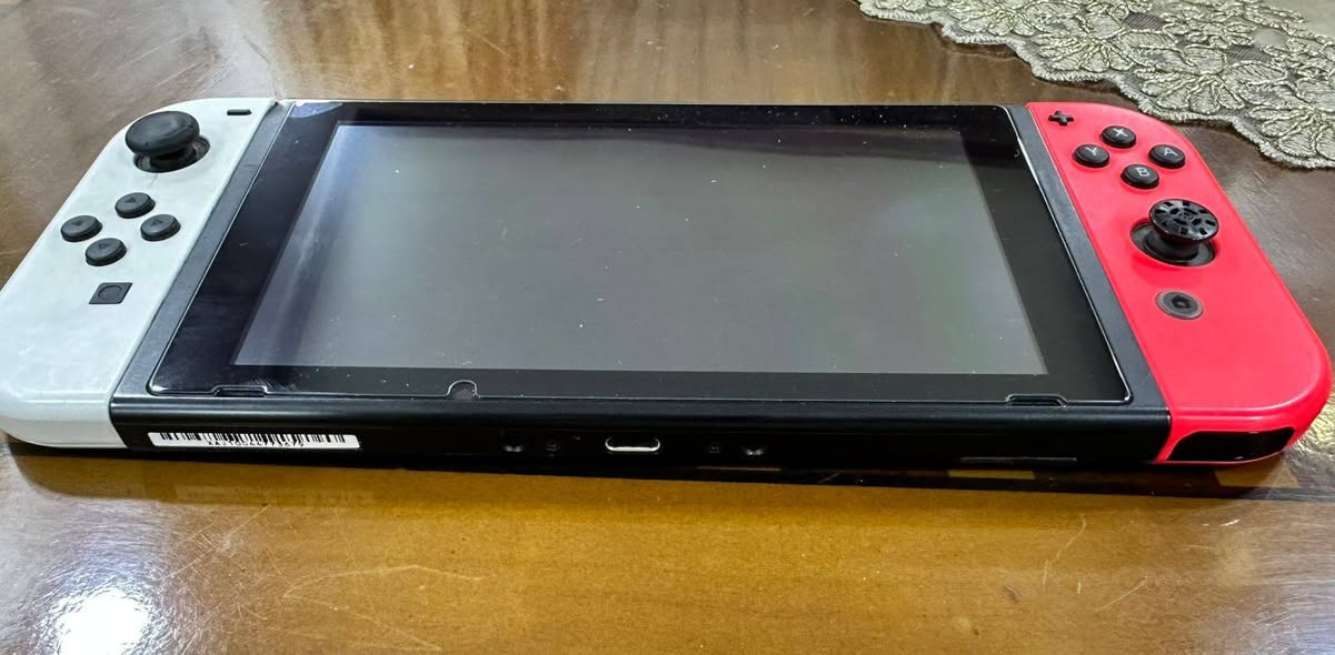 (السعر ٢٠٠ الف رحمه لولديك قبل لاتراسلني اقره شمكتوب )
نينتندو سويتج للبيع ((غير مهكر))
نظافة ١٠٠٪؜ 
ذاكره ٣٢
غراضه كاملة ماعدا الكارتون
جويكنات اصليه نيتتندو
شاحنه اصليه نينتندو
دوك اصلي نينتندو 
حامل جويكون اصلي نينتندو 
جويستك احترافي نوعية جيدة
جنطه اصليه
السعر٢٠٠ وبيه مجال قليل جداً لان الجهاز اخو الجديد
ملاحظة الجويكون الاحمر بيه دگمة r عاطله
اما بقية الجهاز ف اي خلل ما بيه


**إذا كنت صاحب هذا الإعلان وتريد حذفه لأي سبب، رجاءا أرسل رسالة إلى الدعم الفني**