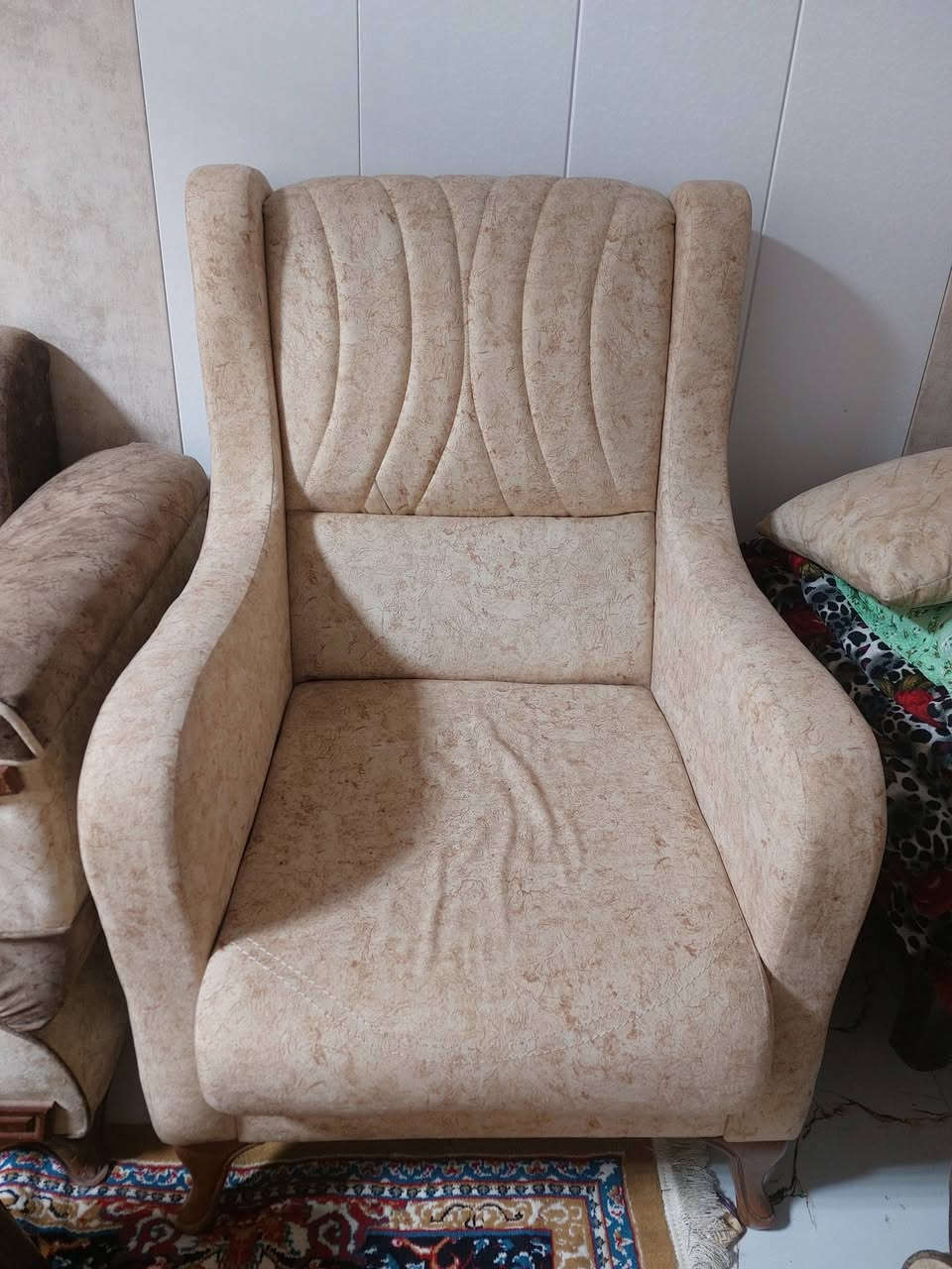 للبيع تخم مستعمل شي قليل 3قنفات وكرسي عدد 2 السعر ***********
