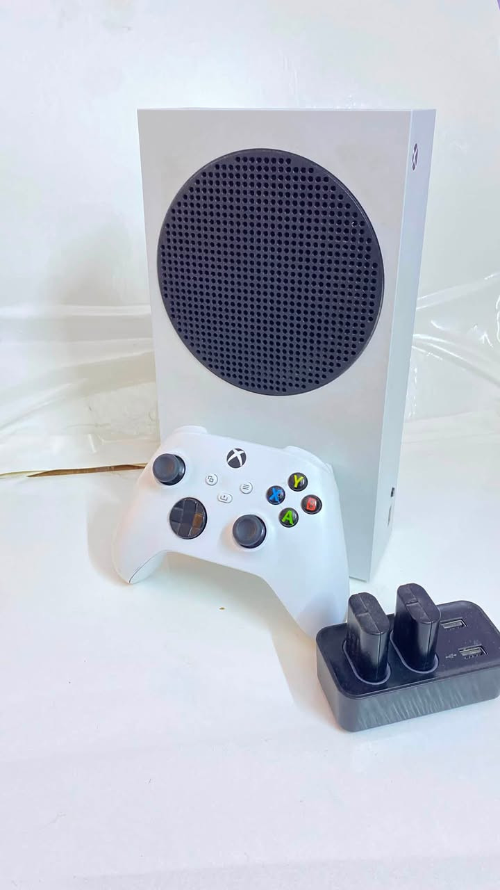 للبيع: بكج Xbox Series S متكامل مع دركسون PXN V9 الاحترافي - استخدام قليل ماصار شهرين من شتريته  ونظيف لعدم التفرغ، معروض للبيع جهاز إكس بوكس سيريس إس مع كل الأغراض الى تنطيك جو العاب
 الجهاز: Xbox Series S (بحالة ممتازة بعده على وضع شركة مامفتوح)
 الدركسون: PXN V9 غني عن التعريف (كامل مع الدواسات والكير) لتجربة سباقات خرافية.
 ملحقات الشوتر: ماوس وكيبورد + ماوس باد بحجم مميز.
 الطاقة: بطاريات قابلة للشحن خاصة باليد (الجوستك).
 السعر:600 قابل للتفاوض
 الموقع:البصرة دور الضباط الرقم *********** الشراي ما نقصر وياه.
