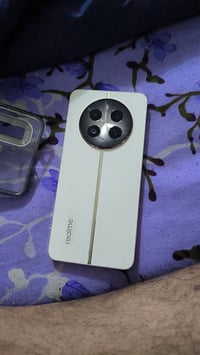 ريلمي 12 بلص • نظيف • كسر خفيف بالكاميرا