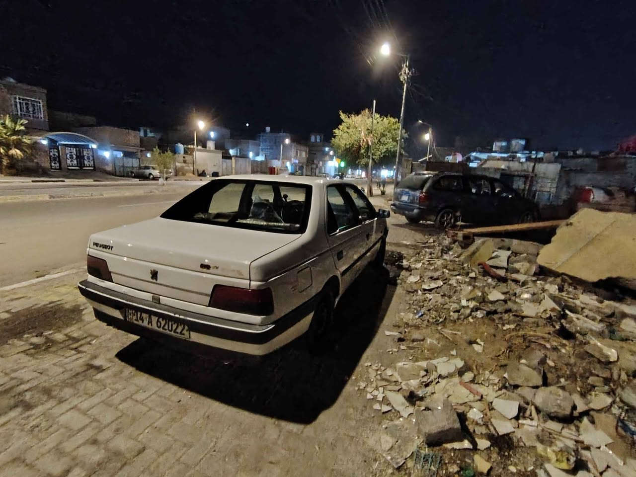 بيجو 405 موديل 2012 سياره جاهزه كير و مكينه خير من الله كهربائيات كلها شغاله تخم تاير جديد حداديه خلفي و امامي جديد دبلات امامي جدد سياره خير من الله دواخل نظيفه راعيها موجود يمي رقمها بصرة تبريد تدفئة كله شغال سياره تأخذها ربع ما تذب عليها بس بطانت باب السايق ينراد تتبدل فقط ( 🗒️ملاحظه بسيطه بيها طخه بالباب مال السايق السعر 37 و بيها مجال بسيط *********** 
اسف على الاطاله 🤍 البصرة, العراق
