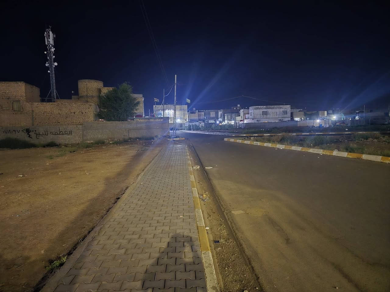 📍 قطعة أرض للبيع 
🔹 ركن
🔹 المساحة: 255 م²
🔹 الموقع: حي العسكري
🔹 مباشرة على السايدين
🔹 نزلة شارع الزيتون
📞 للتواصل: ***********
