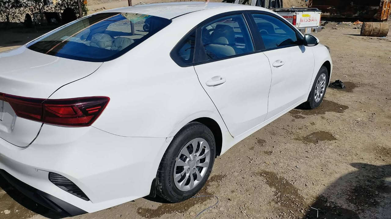 السلام عليكم 
سيراتو ٢٠٢٤ بغداد محرك ١٦٠٠ 
عداد ٦٠ الف العنوان بغداد 
مكفوله ماعده شخط بالباب الخلفي باقي 
والباقي كفاله عامه تحويل السياره 
السعر ١٧٣ 
***********  اتصال واتساب
